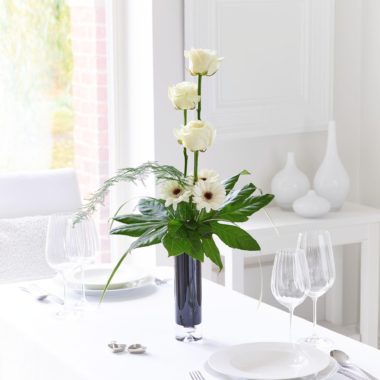 Elegante Rosa Blanca Y Aleman Jarron
