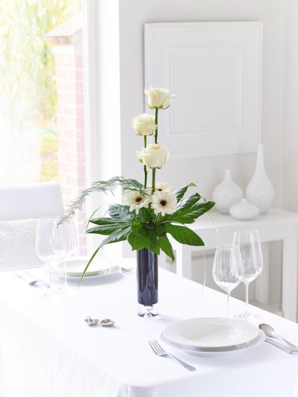 Elegante Rosa Blanca Y Aleman Jarron
