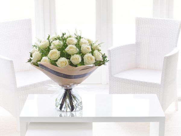 Dieciocho Rosas Blancas