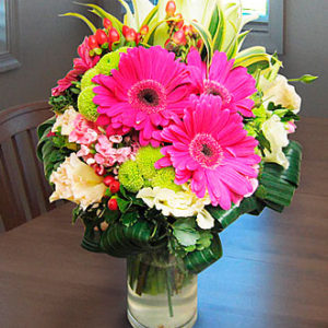Arrangement in Vase Pinks