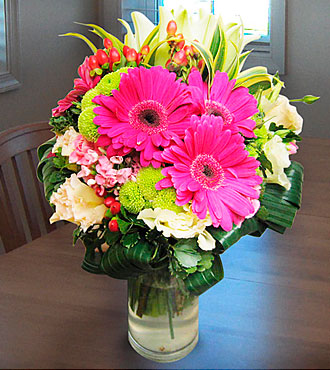 Arrangement in Vase Pinks