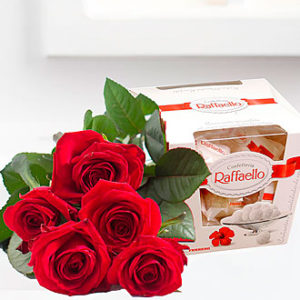 Bqt of 5 red roses & raff