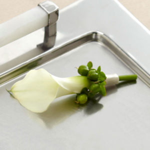 Boutonniere Calla Blanco