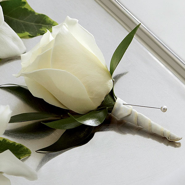 Boutonniere Rosa Blanca